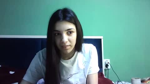 Snapshot of ahotkitty18 chatting on December 28, 7:55 am Selena online show from December 28, 7:55 am