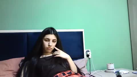 Snapshot of ahotkitty18 chatting on January 4, 4:43 pm Selena online show from January 4, 4:43 pm