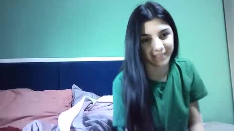 Snapshot of ahotkitty18 chatting on January 2, 9:43 am Selena online show from January 2, 9:43 am