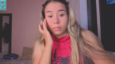 Ailyn online show from November 25, 8:13 am