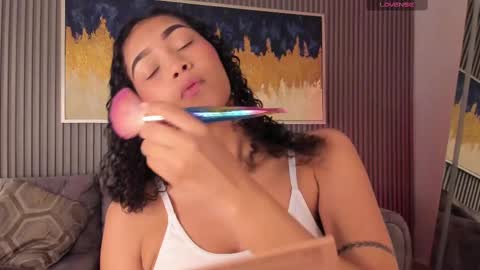 Snapshot of ailann_ chatting on February 13, 7:52 pm Alisson online show from February 13, 7:52 pm