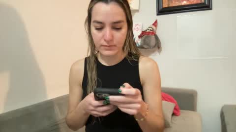 Aile online show from January 24, 7:07 pm