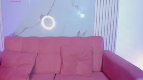 Ailyn online show from October 10, 7:03 am