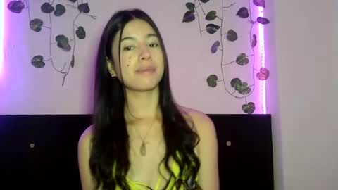 Snapshot of aine_ileana chatting on December 11, 3:26 pm J online show from December 11, 3:26 pm