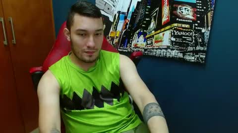 Snapshot of airon_blade chatting on December 14, 11:34 pm A I R O N online show from December 14, 11:34 pm