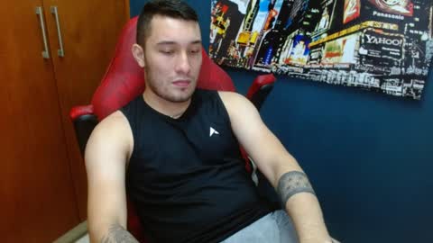 Snapshot of airon_blade chatting on December 11, 10:27 pm A I R O N online show from December 11, 10:27 pm