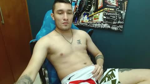 Snapshot of airon_blade chatting on February 11, 12:59 am A I R O N online show from February 11, 12:59 am