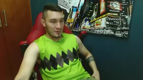 Snapshot of airon_blade chatting on December 23, 8:47 pm A I R O N online show from December 23, 8:47 pm