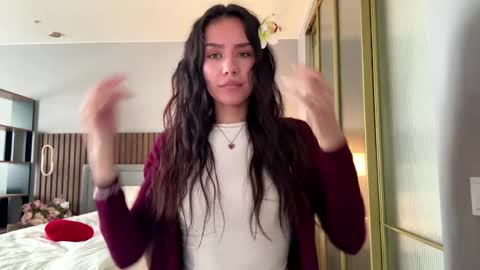 Aisha online show from April 13, 7:56 am