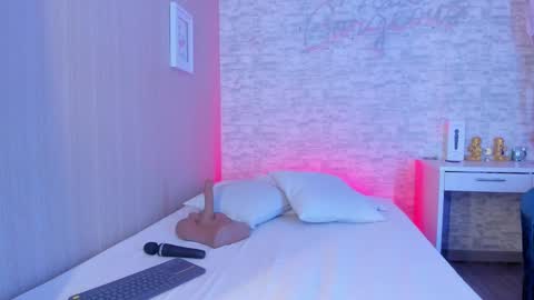 Aisha online show from February 22, 8:20 pm