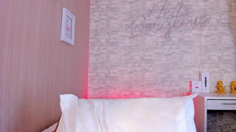 Aisha online show from March 9, 6:00 pm