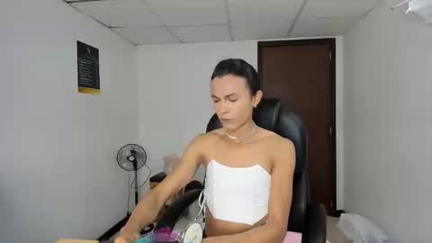 aisha_hotts777 online show from February 1, 3:25 am