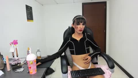 aisha_hotts777 online show from April 6, 4:46 am
