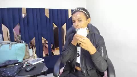 aisha_hotts777 online show from April 21, 3:13 am