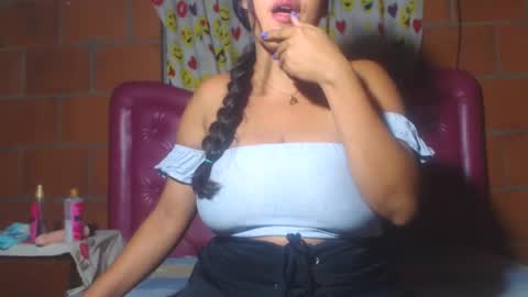 Snapshot of aisha_koswell3 chatting on February 18, 6:59 am aisha koswell3 online show from February 18, 6:59 am