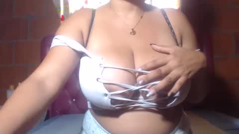 Snapshot of aisha_koswell3 chatting on February 23, 8:44 pm aisha koswell3 online show from February 23, 8:44 pm