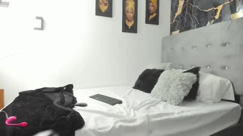 Aisha online show from November 11, 7:05 pm