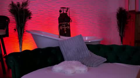 Maddy online show from December 2, 8:18 pm