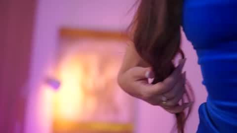 Aisha online show from April 12, 9:35 am