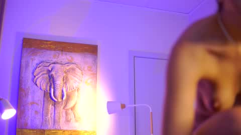 Aisha online show from March 20, 10:20 am