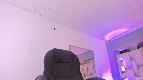 Snapshot of aishakassandra chatting on February 18, 2:59 pm KASSANDRA online show from February 18, 2:59 pm