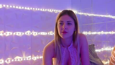 Aisha online show from October 20, 5:01 am