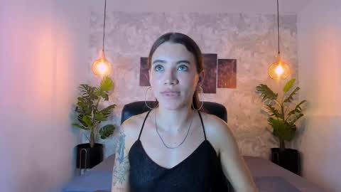 little aitana  online show from December 17, 7:20 pm