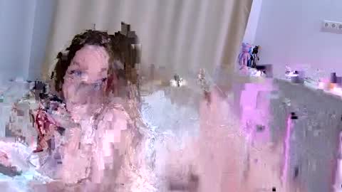 Hi Im Oli online show from April 5, 1:13 am