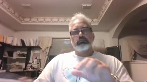 Snapshot of aladdin31673 chatting on September 11, 1:18 am aladdin31673 online show from September 11, 1:18 am