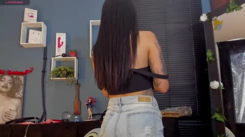 Snapshot of alaia_asuka chatting on January 7, 6:14 pm Alaia online show from January 7, 6:14 pm