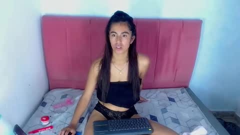 alaikaforerocm101 online show from March 17, 12:48 am