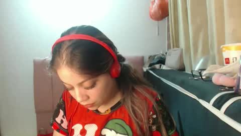 alaina_blessed online show from May 12, 12:41 am
