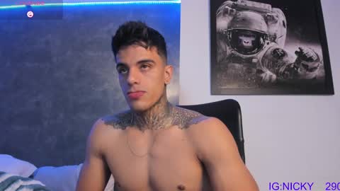 Snapshot of alan_morrys chatting on January 21, 5:27 am alan_morrys online show from January 21, 5:27 am