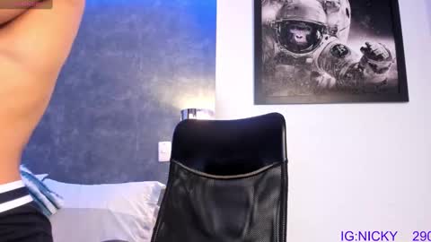 Snapshot of alan_morrys chatting on January 6, 3:31 am alan_morrys online show from January 6, 3:31 am
