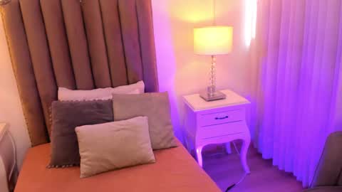 Snapshot of alana_2916 chatting on January 3, 7:29 pm alana_2916 online show from January 3, 7:29 pm