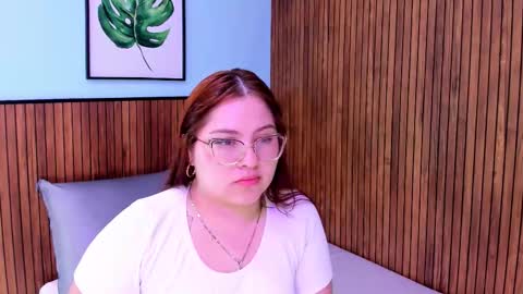 Snapshot of alana_glasses chatting on September 10, 11:55 am Alana online show from September 10, 11:55 am