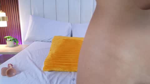 Alanah Bustamante online show from November 1, 8:41 pm