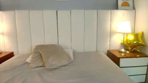 alanawestt online show from October 17, 9:19 pm