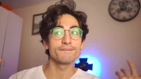 idenavarre online show from January 31, 1:43 am