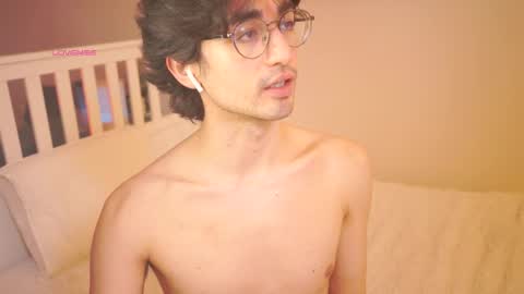 idenavarre online show from March 5, 11:47 pm