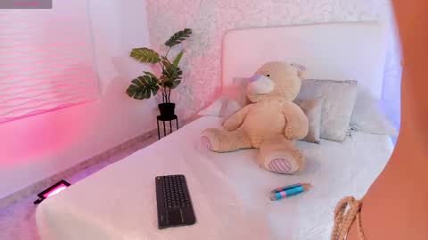 alannarouge online show from April 14, 3:04 pm