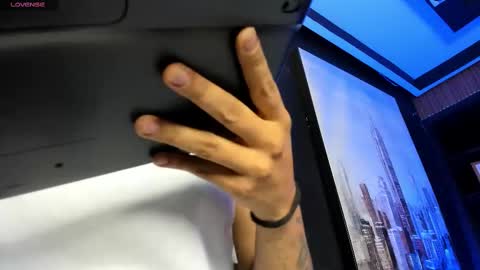 alanred_ online show from October 8, 9:43 pm