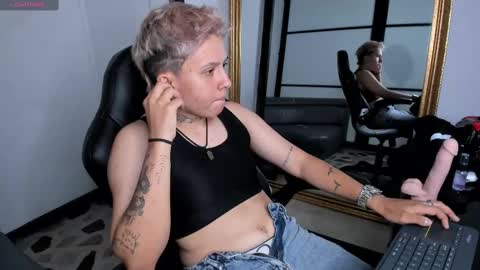 alanred_ online show from September 23, 4:17 am