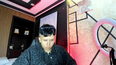 alanred_ online show from November 3, 8:21 pm