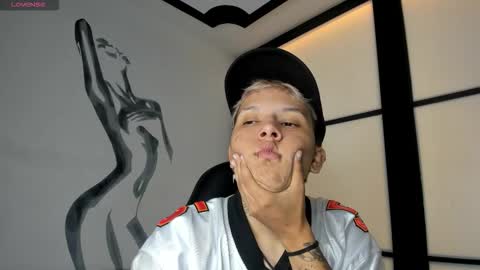 alanred_ online show from September 26, 5:04 am