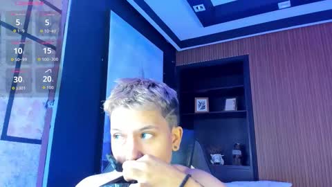 alanred_ online show from October 14, 9:40 pm