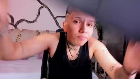 alanred_ online show from October 5, 3:37 am