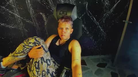 alanred_ online show from October 11, 2:27 am