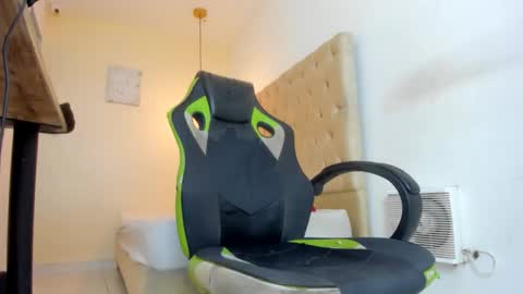 alantrickz365 online show from December 1, 2:09 am