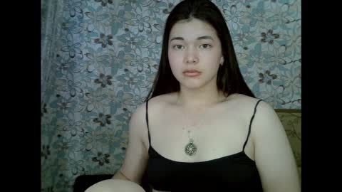 Snapshot of albi_glow chatting on October 10, 11:27 am Albi online show from October 10, 11:27 am
